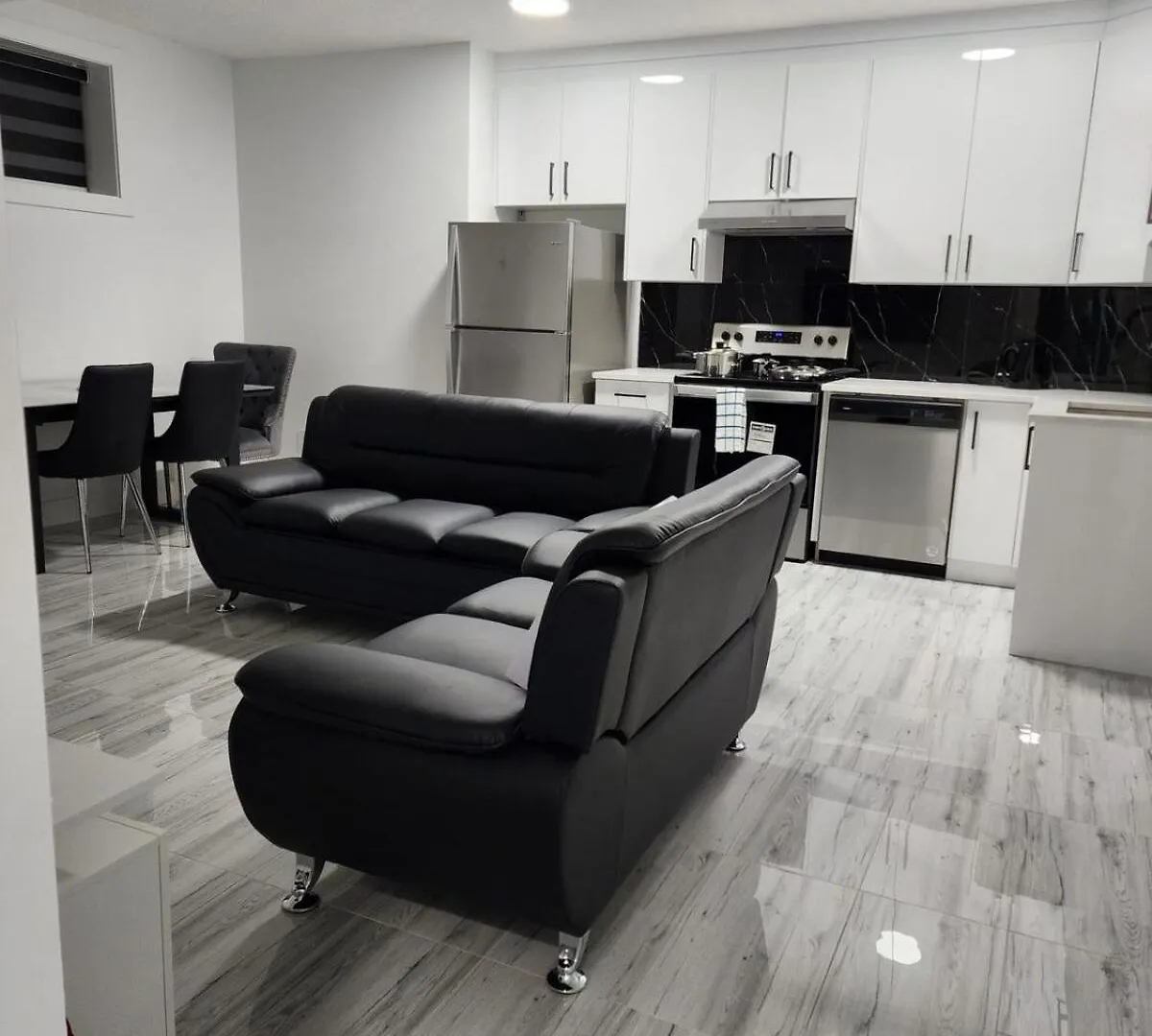 Spacious 2 Bedroom Suite In Edmonton, Canada