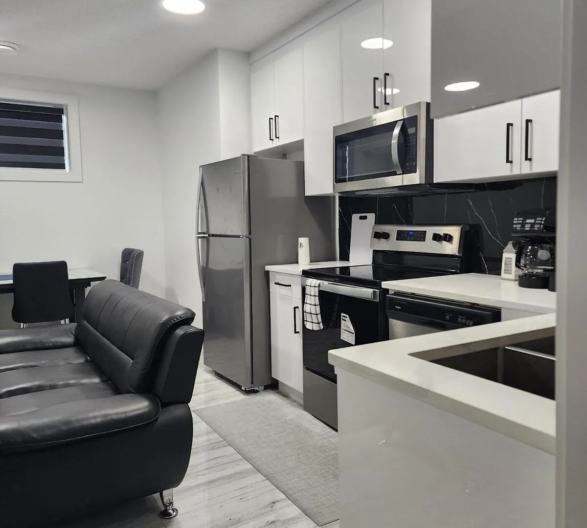 Spacious 2 Bedroom Suite In Edmonton, Canada 0*, Edmonton