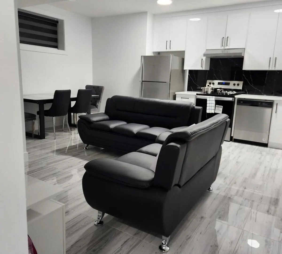 Spacious 2 Bedroom Suite In Edmonton, Canada